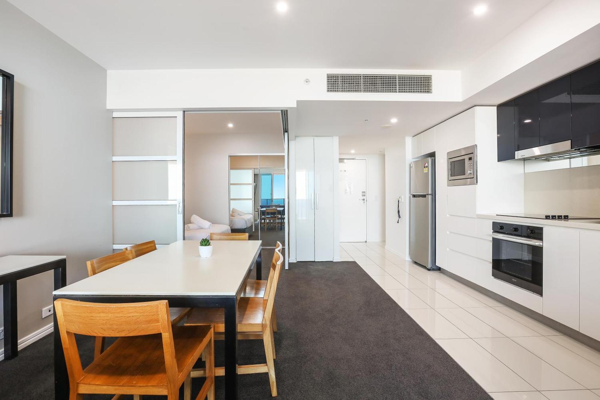 Number 1 H Residences - Wifi, Parking & More By Gold Coast Holidays Eksteriør billede